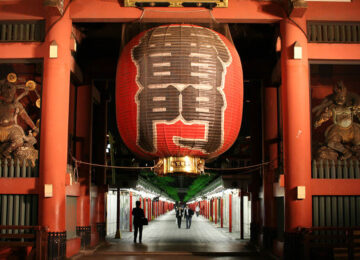 Asakusa-Temple-Lantern-Tokyo-©-The-Real-Japan