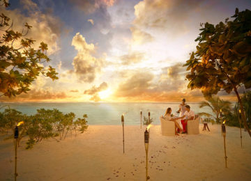 BRANDO_SunsetDinner-Beach-couple-A