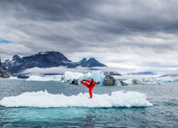 Camp_Kiattua_Activity_Selfie_on_iceberg_Photo_Raven_Eye_Photography©Nomad-Greenland-Disko-Bay-1024×647