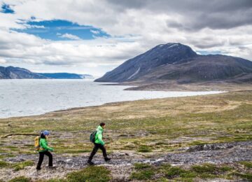 Camp_Kiattua_Activity_hiking_Photo_Raven_Eye_Photography©Nomad-Greenland-Disko-Bay-1024×654