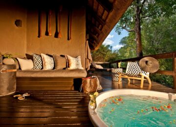 Little Bush Camp – Private Deck _ Jacuzzi