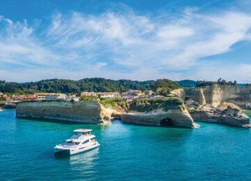 catamaran-at-corfu©Moorings-1024×512