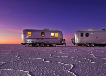 ©Deluxe-Airstream-Camper-2-1024×576